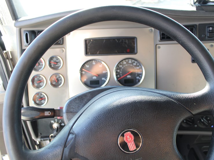2017-kenworth-t270-image-16