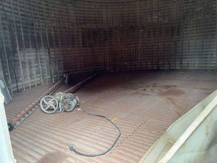 5000-bu-grain-bin-with-in-floor-dryer-and-unload-auger.-image-3