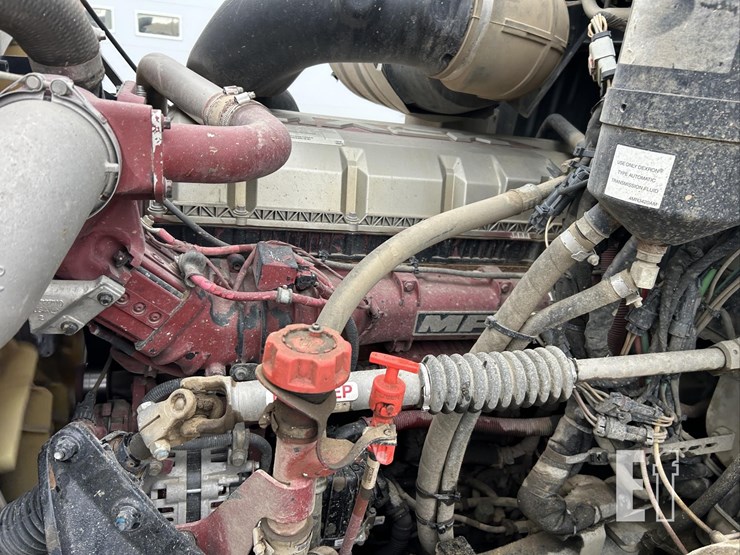 2017-mack-granite-gu713-image-42