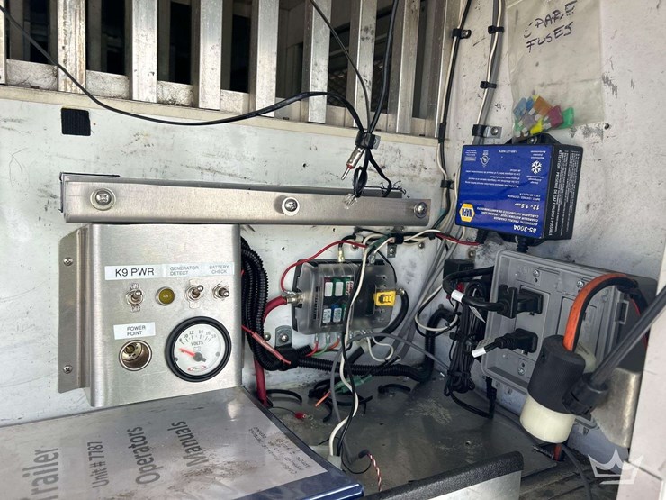 shamrock-8ft.-s/a-enlcosed-k-9-transport-trailer-image-13