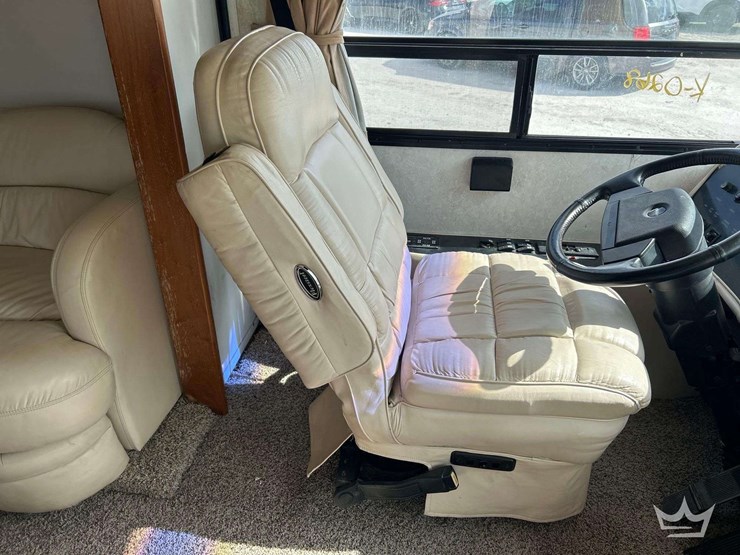 2001-freightliner-allegro-bus-class-a-motorhome-image-15