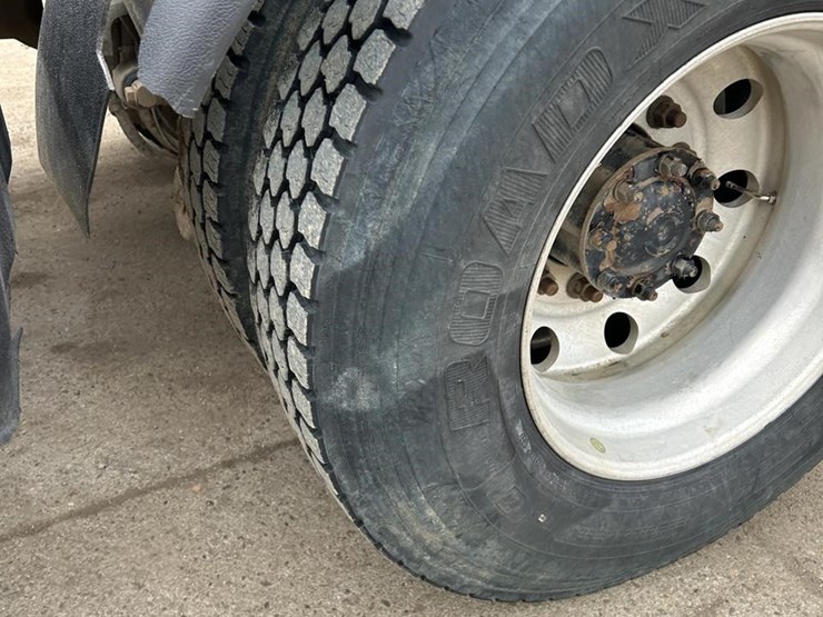 2019-mack-granite-64ft-image-14