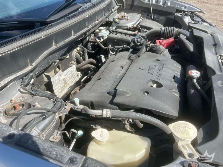 2014-mitsubishi-outlander-image-10