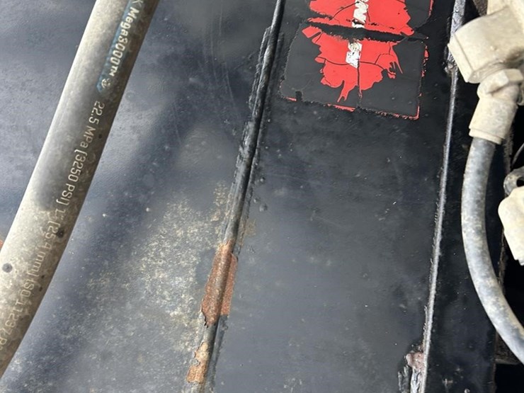 2019-mack-granite-64ft-image-24