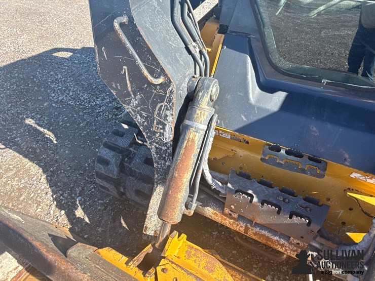 2022-deere-333g-image-11