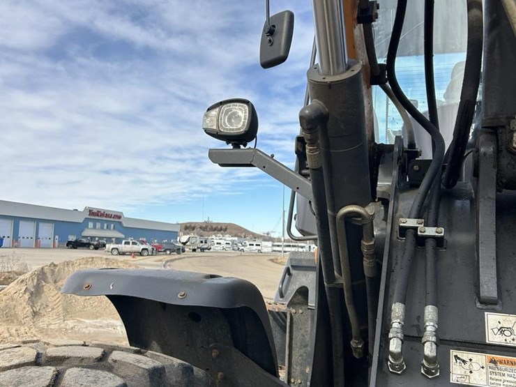 2019-case-721g-image-54