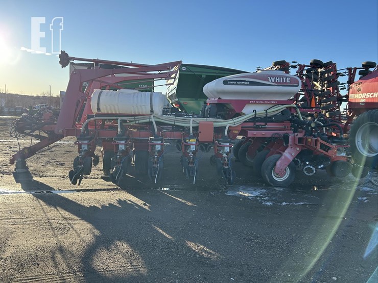 2009-white-8516-image-8