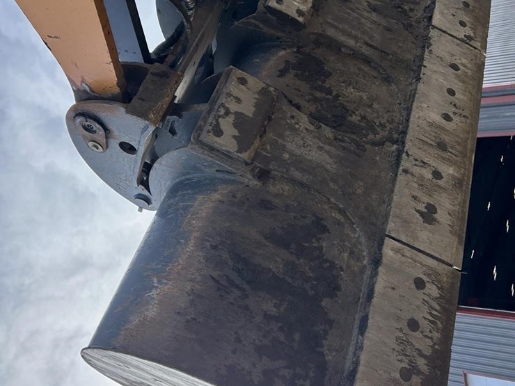 2019-case-721g-image-50