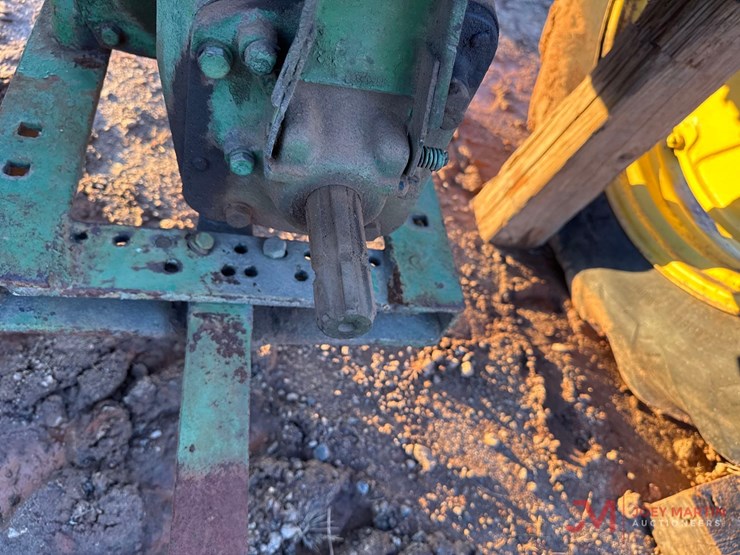 john-deere-70-image-12