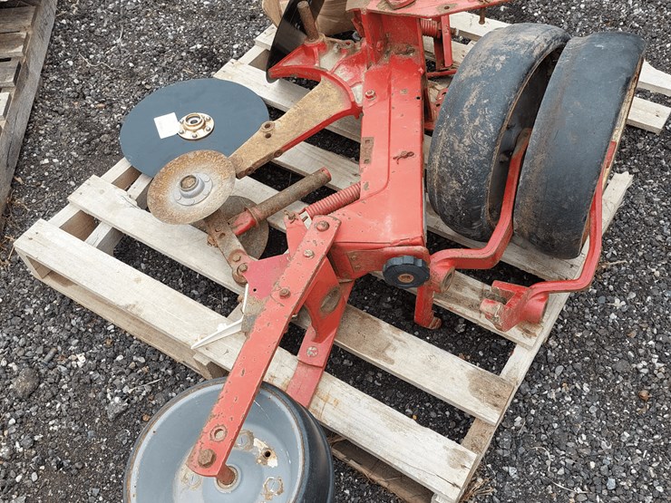 ih-corn-planter-row-unit-image-4