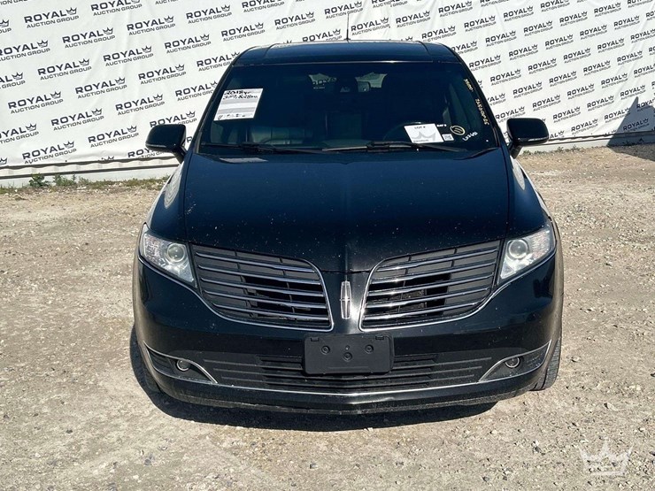 2018-lincoln-mkt-image-24