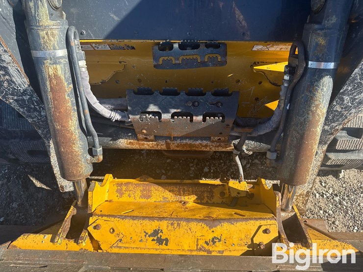 2022-deere-333g-image-14