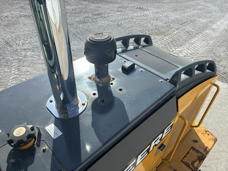 2011-deere-544k-image-54