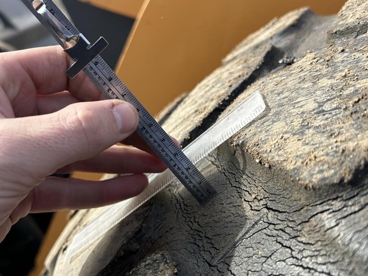 2019-case-721g-image-10