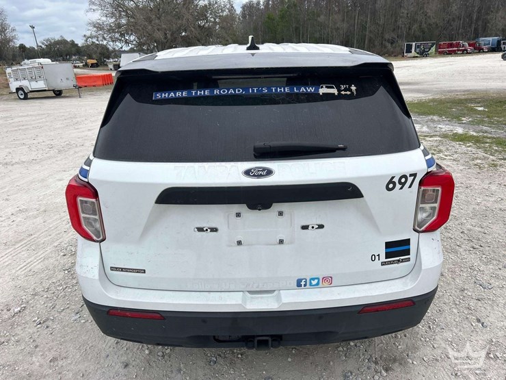 2020-ford-explorer-image-21