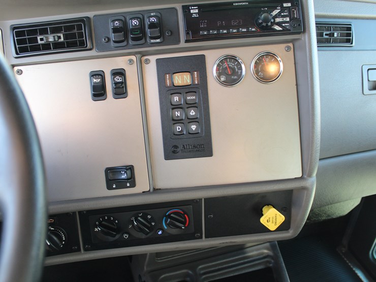 2017-kenworth-t270-image-14