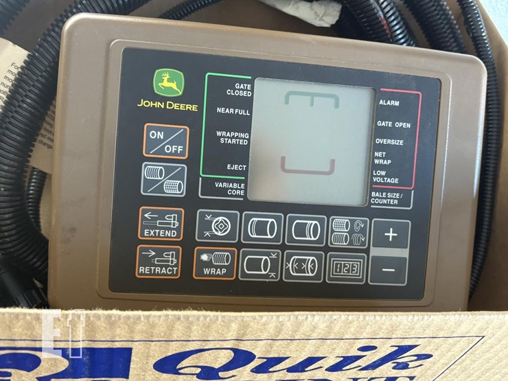 2020-john-deere-560m-image-13