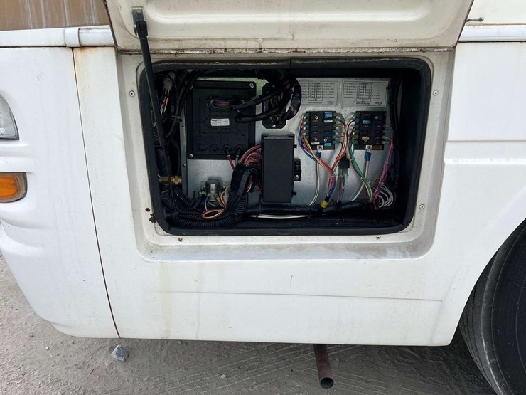 2005-freightliner-tropi-cal-t396-39ft.-class-a-motorhome-image-60