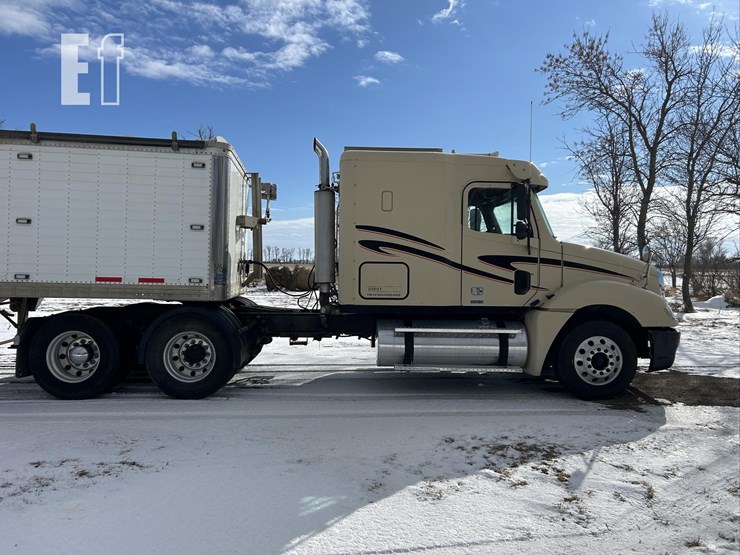 2006-freightliner-columbia-120-image-4