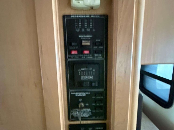 2005-freightliner-tropi-cal-t396-39ft.-class-a-motorhome-image-37