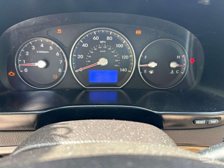 2011-hyundai-santa-fe-image-12