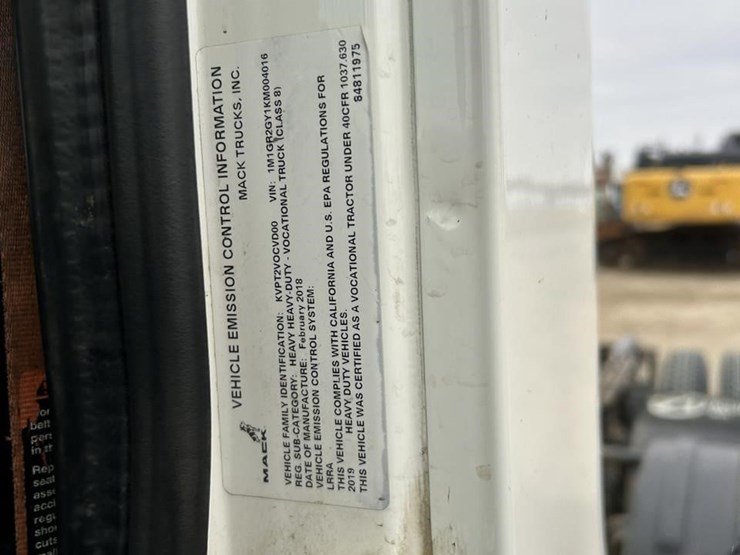2019-mack-granite-64ft-image-30
