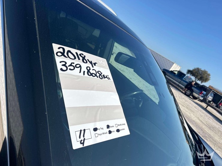 2018-lincoln-mkt-image-25