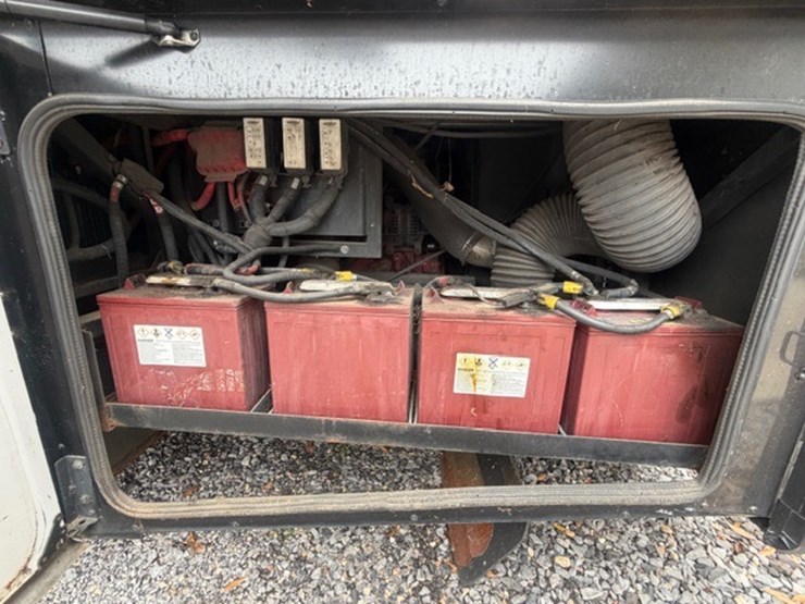 #1339-•-2011-fleetwood-36j-discovery-rv-/-motorhome-image-58