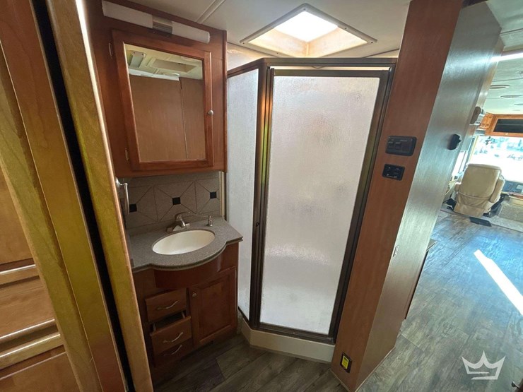 2008-freightliner-allegro-bay-class-a-motorhome-image-16