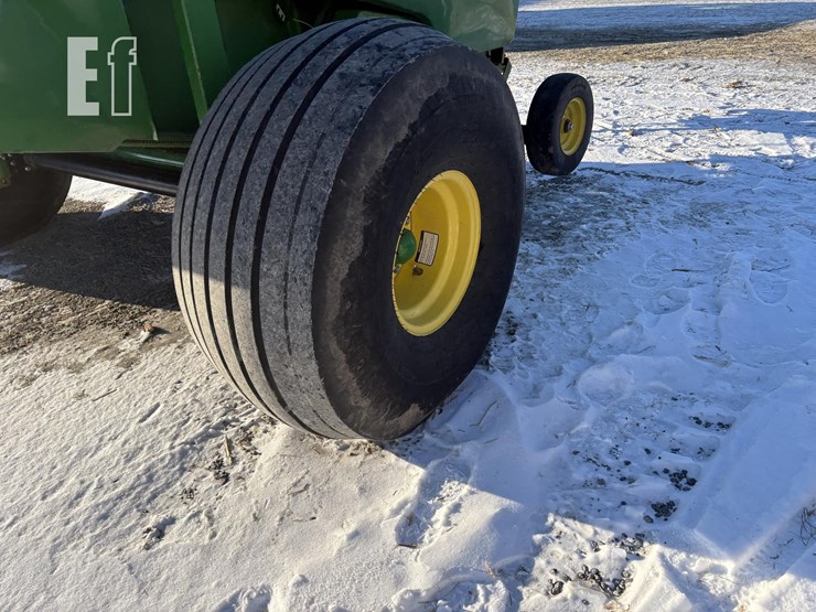 2020-john-deere-560m-image-9
