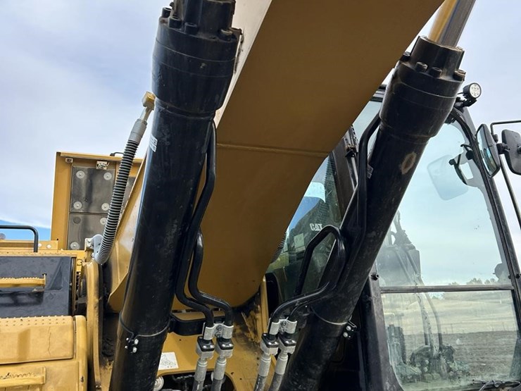 2023-caterpillar-336-image-86