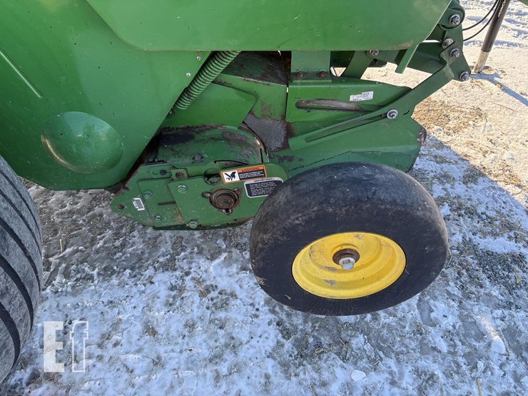 2020-john-deere-560m-image-10