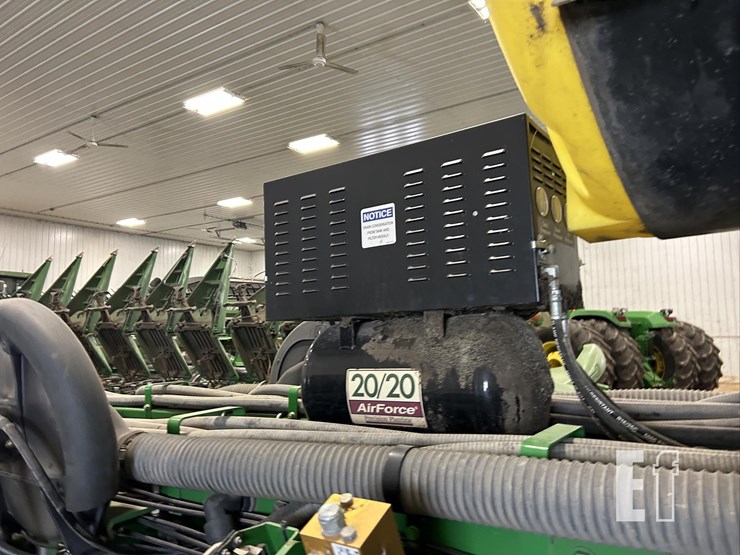 2010-john-deere-1770nt-image-37