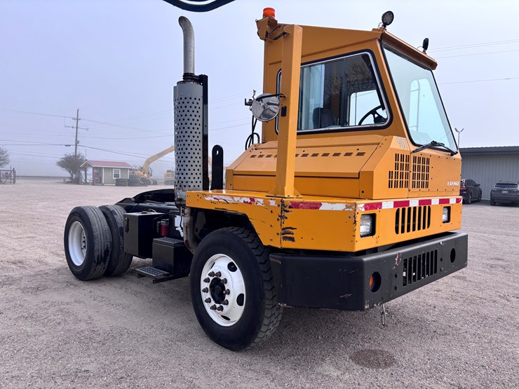 #233-•-2011-ottawa-spotter-truck-|-bill-of-sale-only-image-2