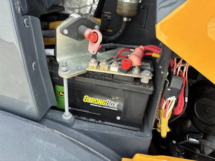 2021-deere-204l-image-55