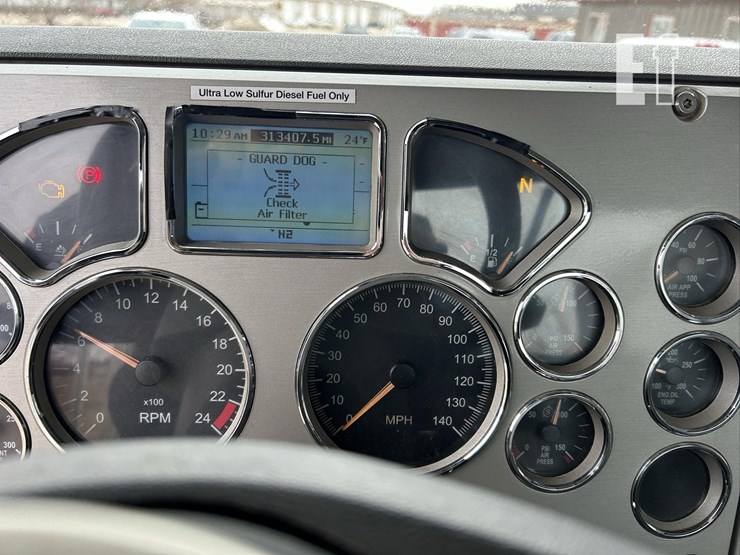 2017-mack-granite-gu713-image-27