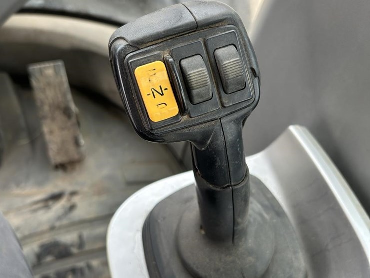 2019-case-721g-image-55