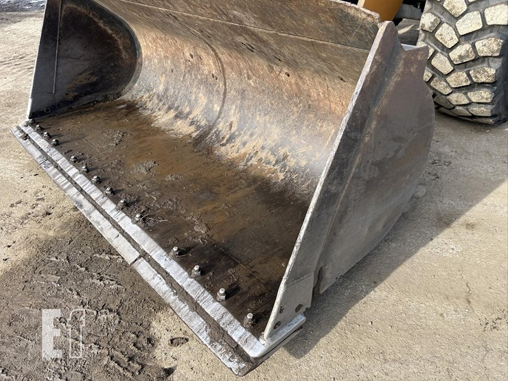 2019-case-721g-image-9