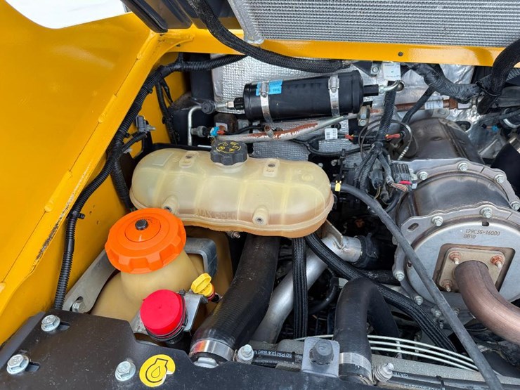 2018-deere-318g-image-26