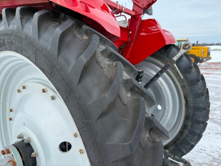 case-ih-farmall-140a-image-8