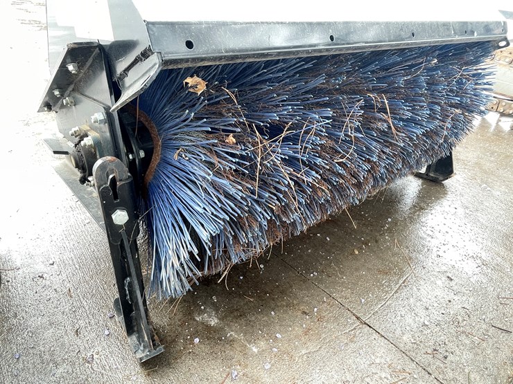 #4903-•-virnig-48"-mini-skid-steer-mount-hydraulic-broom-image-7