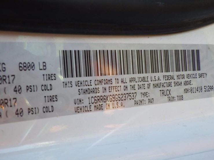 2016-dodge-1500-image-17