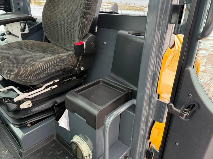 2019-deere-244l-image-56