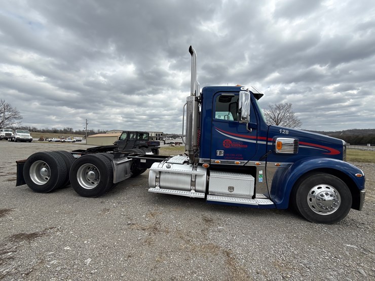 #30930-•-2012-freightliner-coronado-tandem-axle-truck-tract-image-6