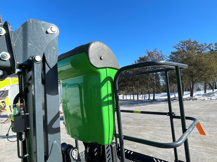 #103-•-2024-leguan-225-track-drive-articulating-boom-lift-image-49