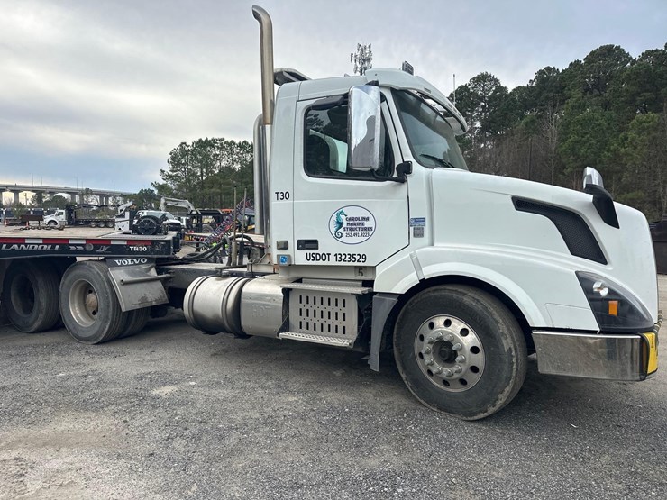 2017-volvo-vnl64-t/a-truck-tractor-image-2