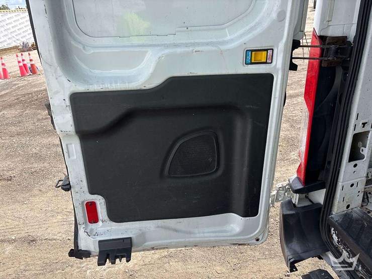 2015-ford-transit-image-21