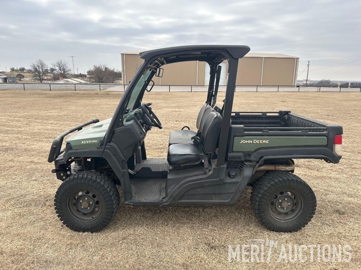 2022-john-deere-gator-image-2