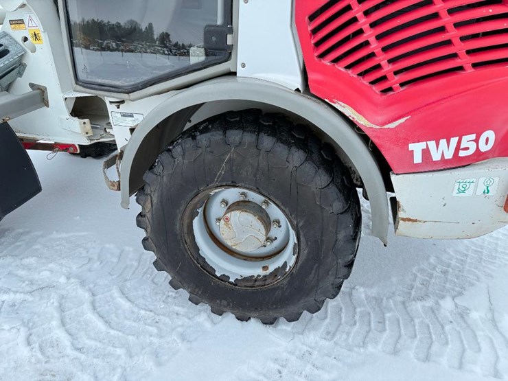 2013-takeuchi-tw50-image-7