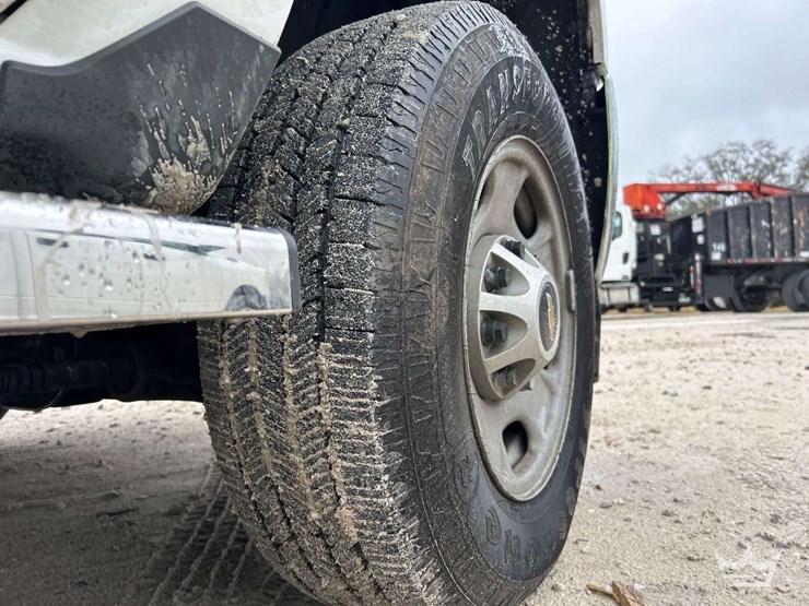 2015-chevrolet-silverado-2500hd-image-29